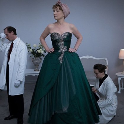 Mrs. Harris und ein Kleid von Dior – CineStricken