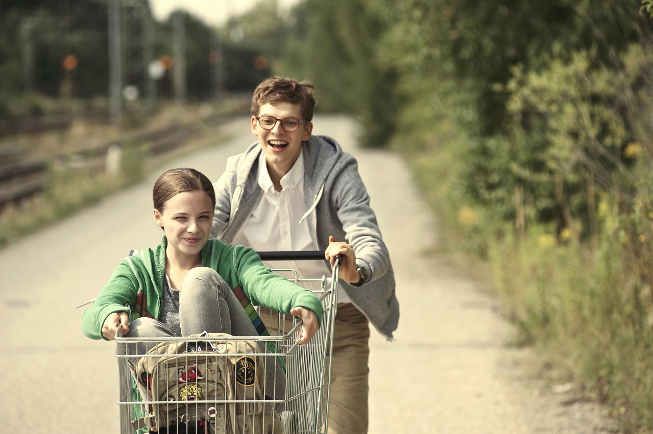 About a girl - Bild 3