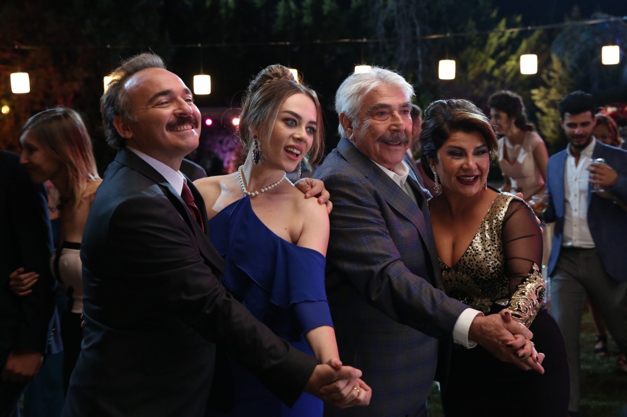 Aile Arasinda - Bild 3
