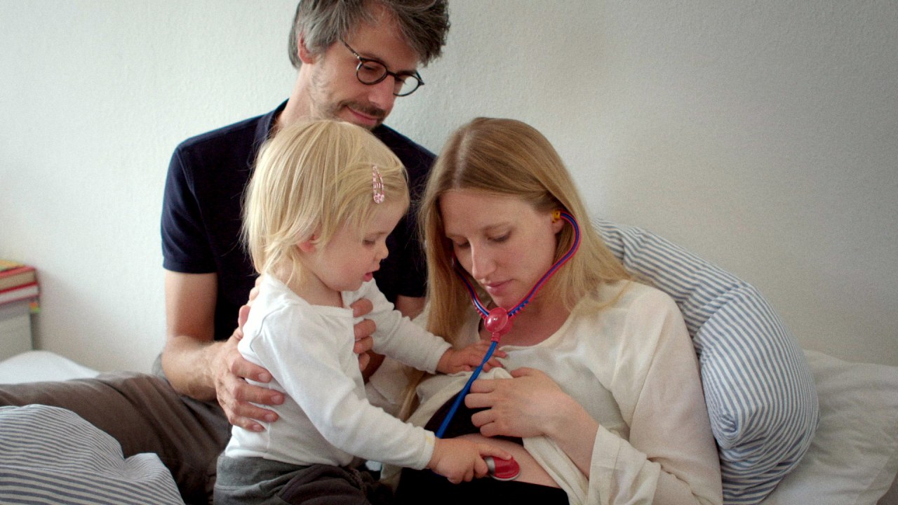 Eingeimpft - Familie mit Nebenwirkungen - Bild 1