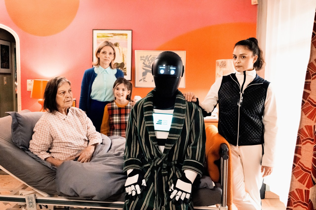Frau Winkler verlässt das Haus - Bild 1
