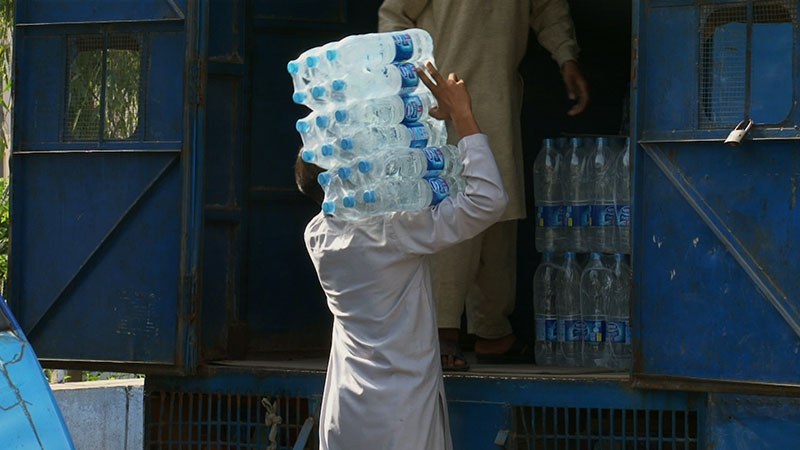 Bottled Life - Das Geschäft mit dem Wasser - Bild 7