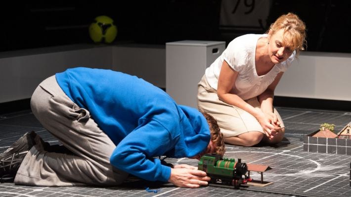 National Theatre Live: The Curious Incident of the Dog in the Night-Time - Bild 5
