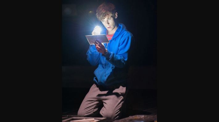 National Theatre Live: The Curious Incident of the Dog in the Night-Time - Bild 10