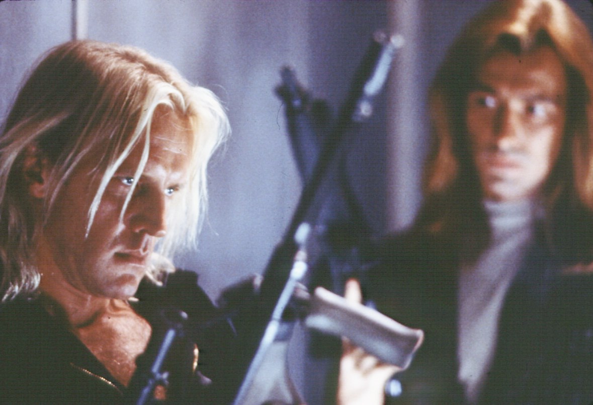 александр годунов крепкий орешек 1988. ганс грубер алан рикман крепкий орешек. крепкий орешек террористы. ханс грубер крепкий орешек. александр годунов в фильме крепкий орешек.