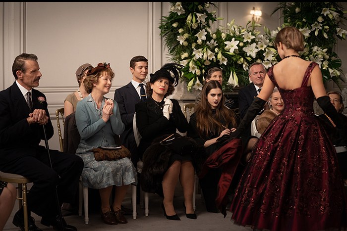 Mrs. Harris und ein Kleid von Dior - Bild 6